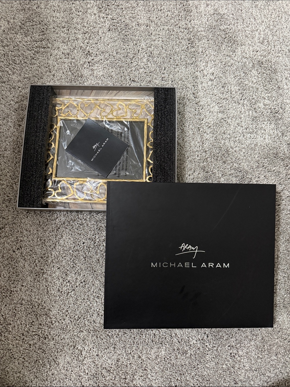 Michael Aram Gold Openwork Heart Photo Frame - Picture 6 of 8